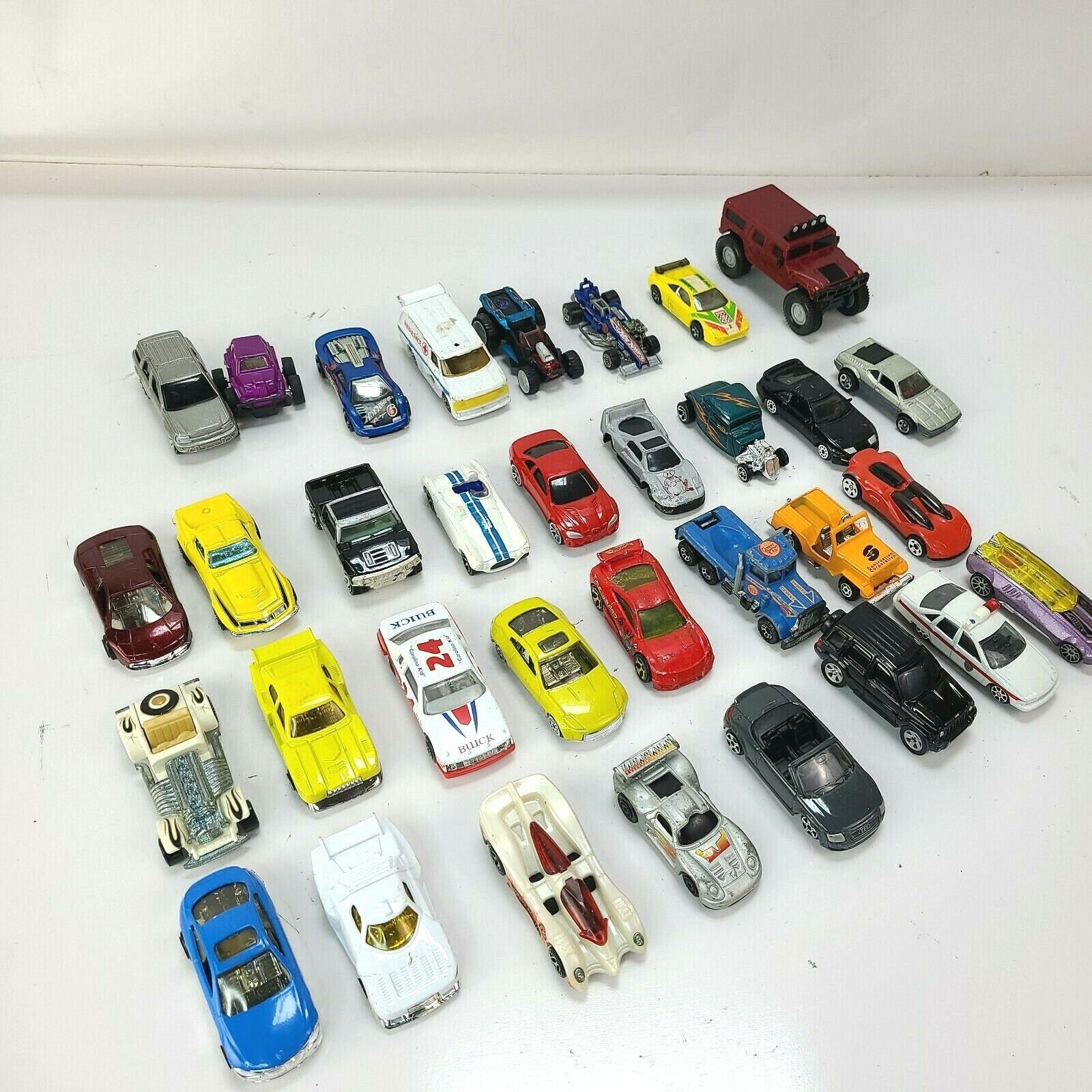 Random Hot Wheels selection - Diecast Garage