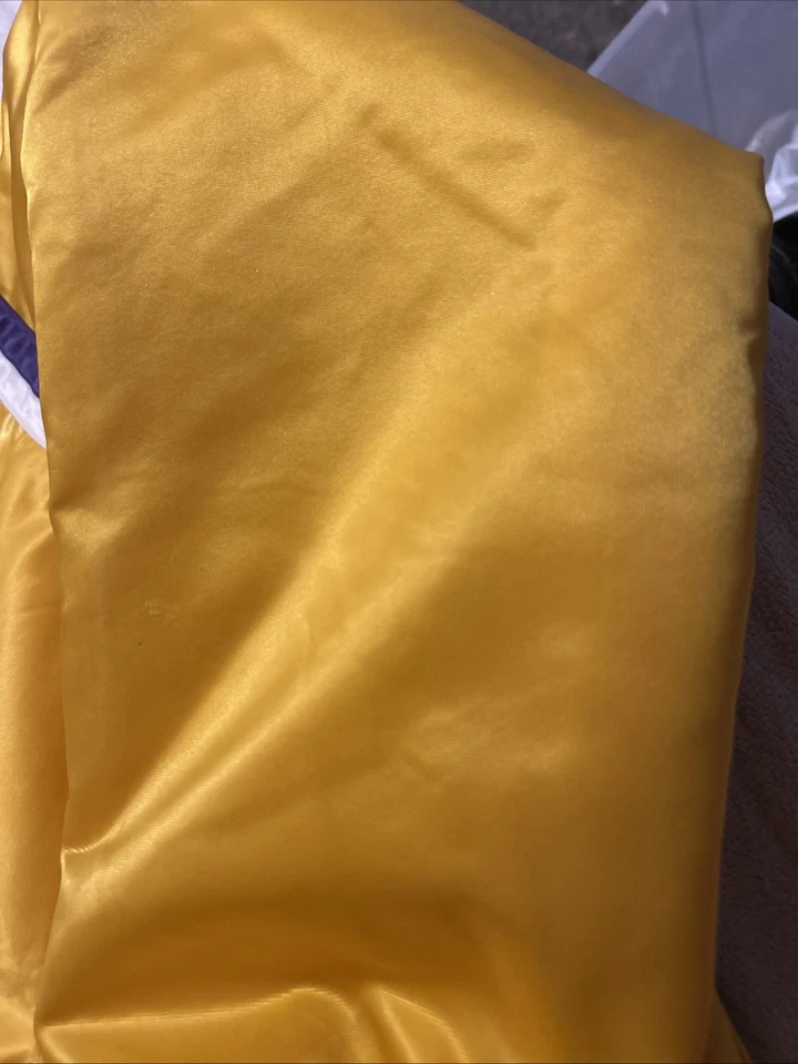 Chaqueta de iniciación Los Angeles Lakers - Amarillo satinado - Talla mediana - Hecha en EE. UU. Foto 3 de 4