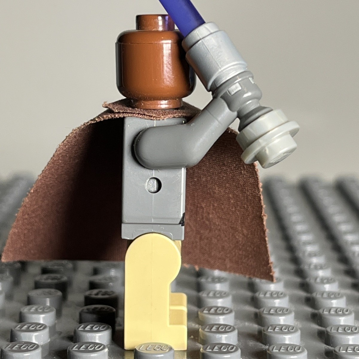 LEGO Star Wars Episode 3 Mace Windu Light-Up Lightsaber Minifigure
