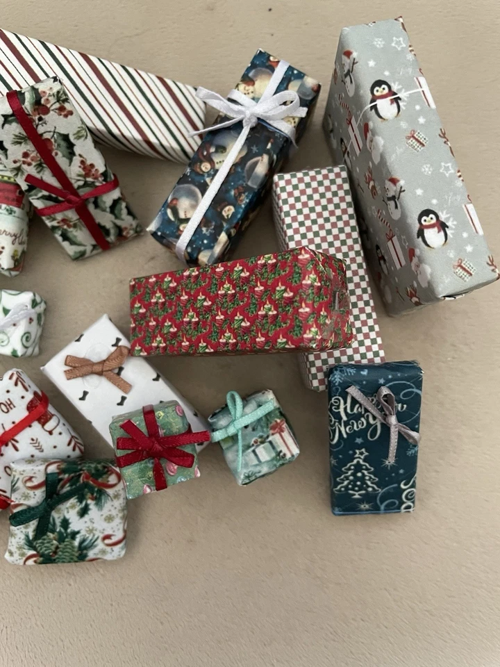 1:12 or 1:6 scale wrapped Christmas gifts for dollhouse. Lot of 10.  - Image 3 of 4