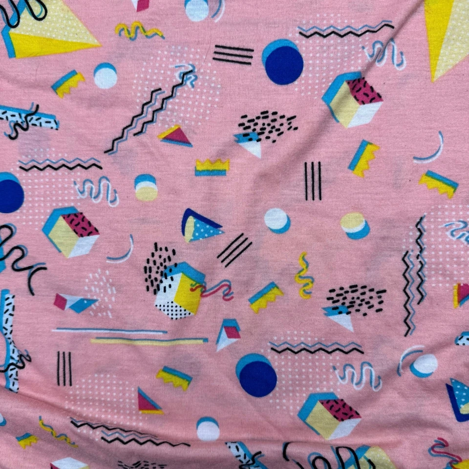 Camisa estampada Oh Snap by Drill Clothing Company rosa geométrica años 90 Foto 3 de 4