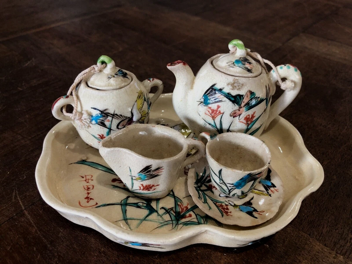 DINETTE DE PORCELAINE ancienne dans son coffret deuxième moitié X1Xme ou XXme