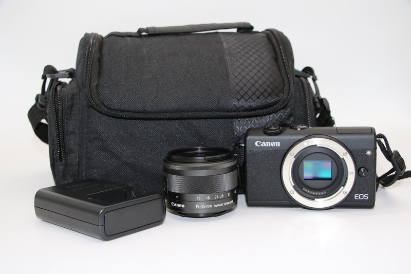 Canon EOS M200 Mirrorless 24.1MP Camera Black Lens EF-M 15-45mm f/3.5-6.3 IS STM
