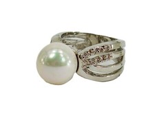 Large white pearl ring with cubic zirconia stones on sides of band Size 7 New