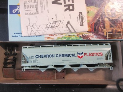 ATHEARN ho CHEVRON CHEMICAL PLASTICS ACF CENTER FLOW HOPPER  #1920  vintage