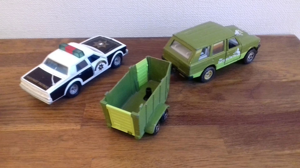 Majorette lot Range Rover remorque "Horse Farm" et  Police 1/36 genre Matchbox - Photo 2/4
