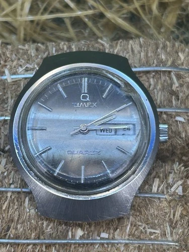 Nice Vintage Men’s Silver Tone Timex Q Quartz Watch. Runs Great Keeps Time. 19mm