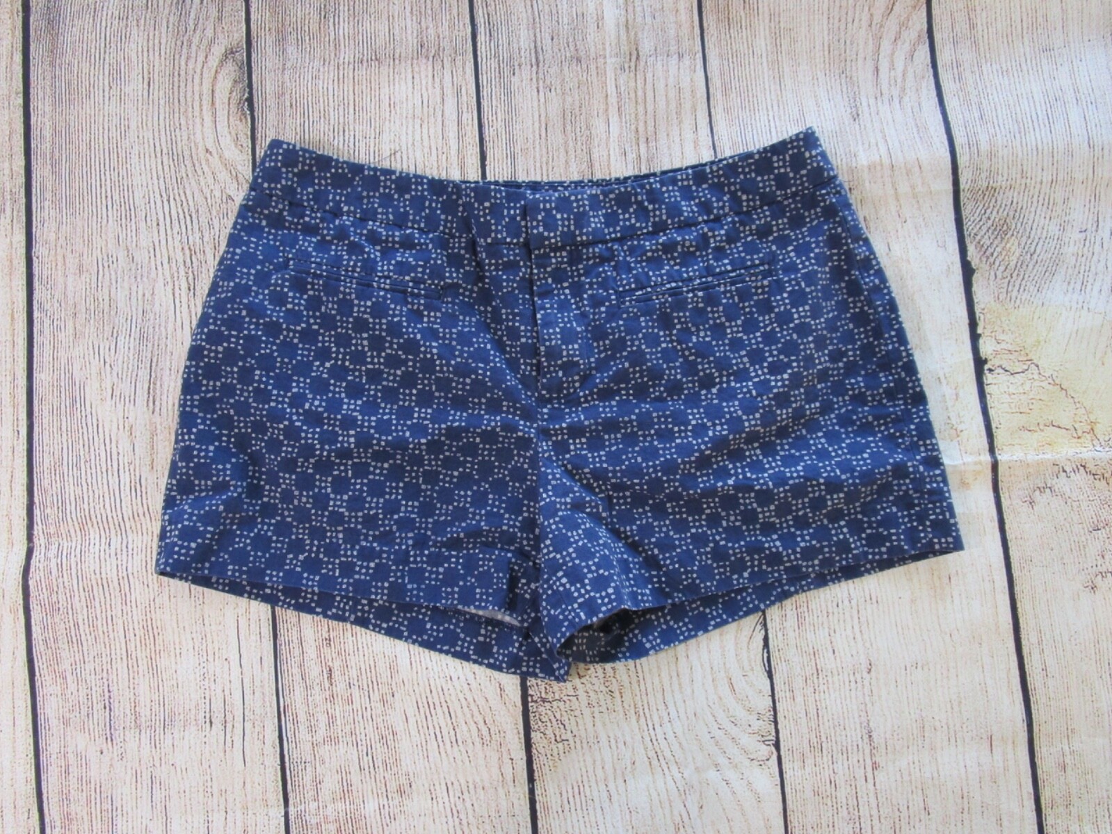 Gap Blue White Geometric Pattern Short Shorts Wom… - image 1