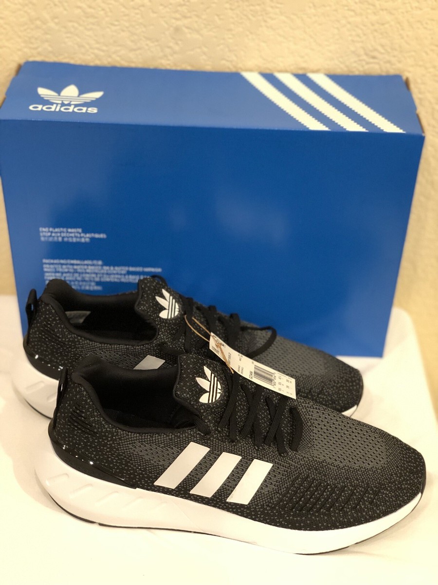 Adidas Originals Men’s Swift Run 22 Sneaker Black/ White/ Gray Size 11 US