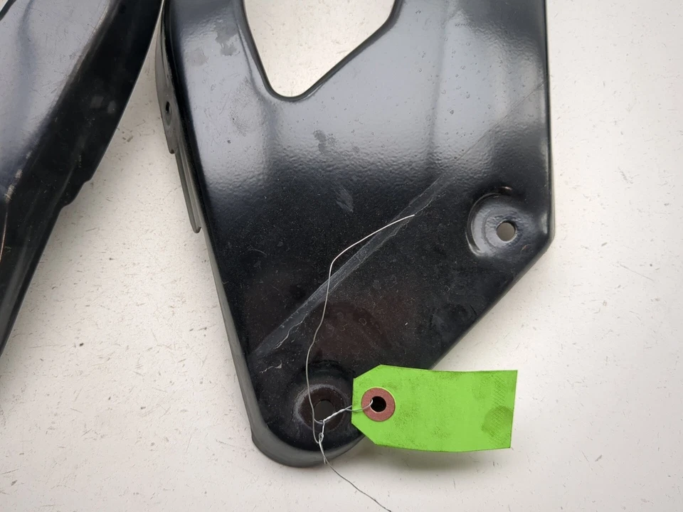 08-12 Can Am Spyder Roadster RS-S SE5 Juego de molduras de soporte de guardabarros trasero izquierdo derecho Foto 3 de 4