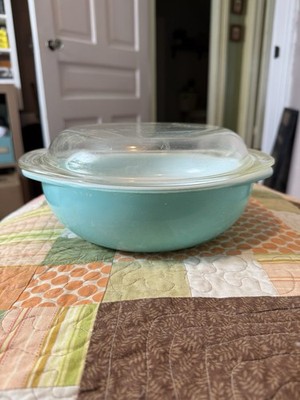 Vintage Pyrex 024 2qt Bowl w/ Lid Teal TurquoiseAqua Robin Egg