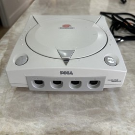 Sega Dreamcast Console Bundle w/ 4 Controllers, 4 VMU&rsquo;s,2 Controller Ext WORKING
