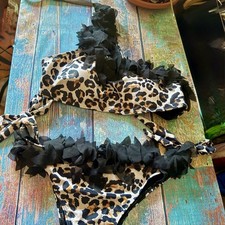 Bezaubernder neuwertiger Rüschen Leo Bikini,...