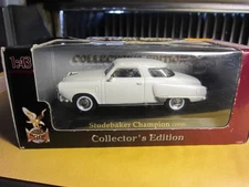 1/43 1950 Studebaker Champion "White" Road Signature Die cast New