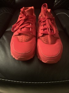 red huaraches girls