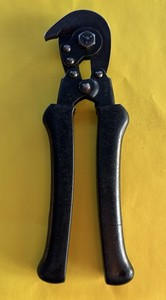US 5000-VOLTS MAX PLIERS  CABLE WIRE CUTTER  Brand S   Very Good Condition