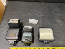 Sunpak auto 433 D Thyristor Speedlite JY610C Promaster LED 120 pre-owned flash