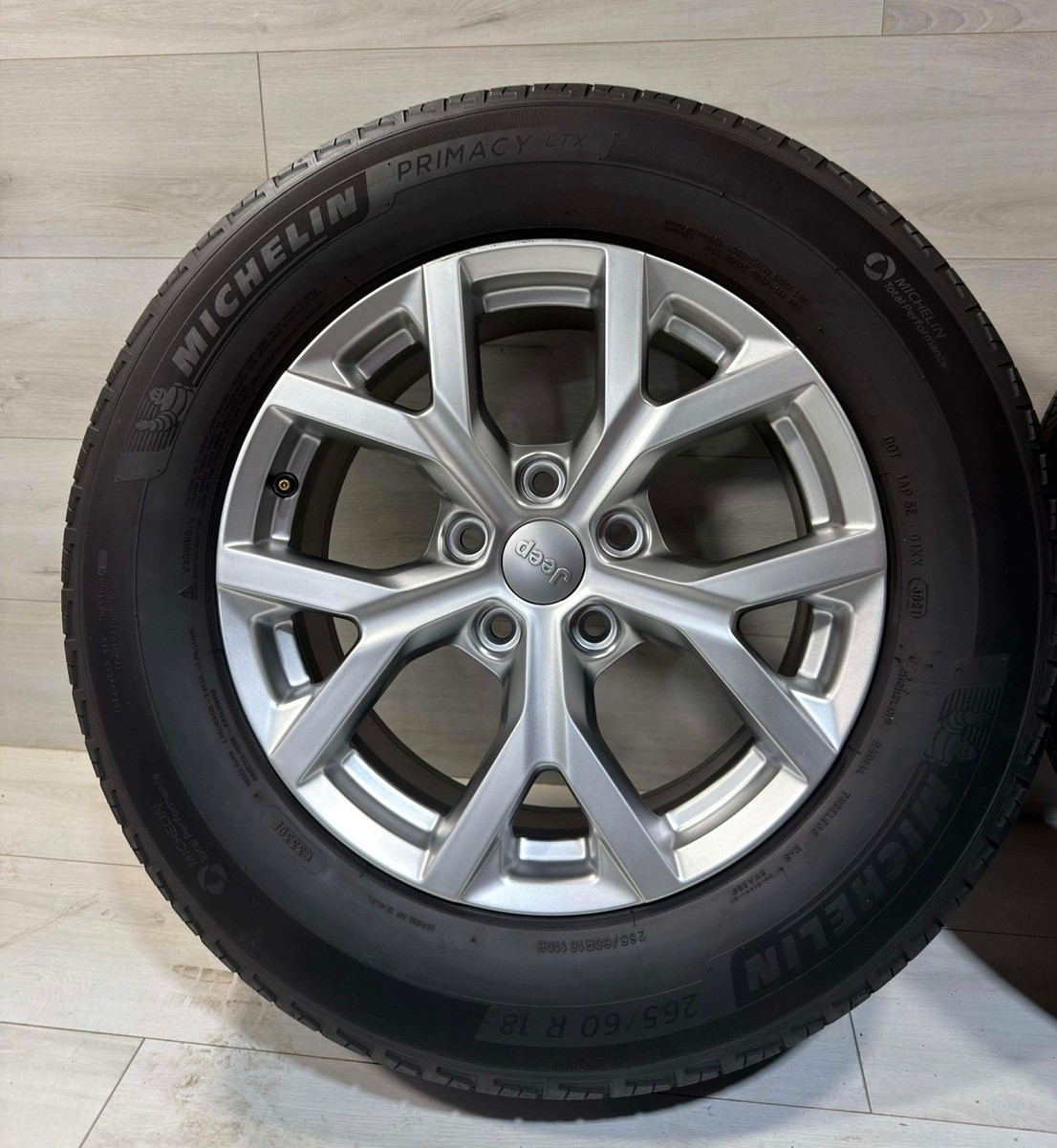 18' Jeep Grand Cherokee Wheels & Tires OEM 18x8 +50 265/60/18