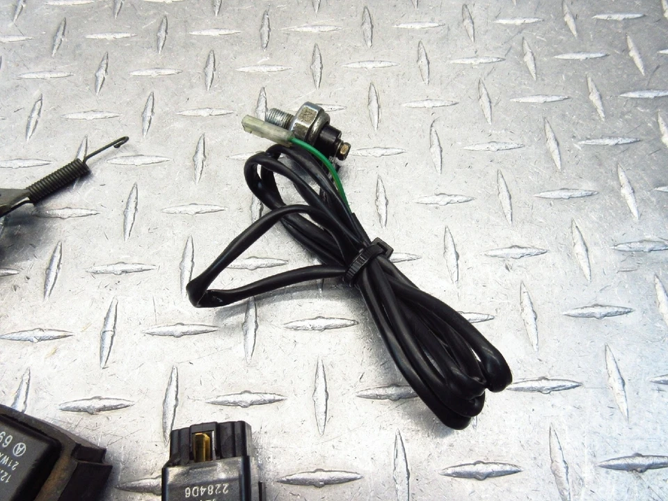 1995 93-95 Suzuki GSXR 750 GSXR750 Lote Sensor Aceite Interruptor Trasero Relé Fabricante Original Funciona Foto 2 de 4