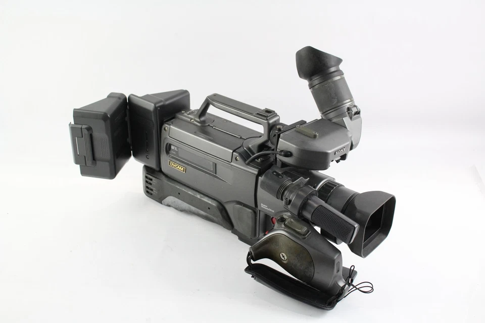 Sony DSR-PD200P 3CCD Vintage DVCAM Pro Video Camera w/ Carry Bag - Image 2 of 4