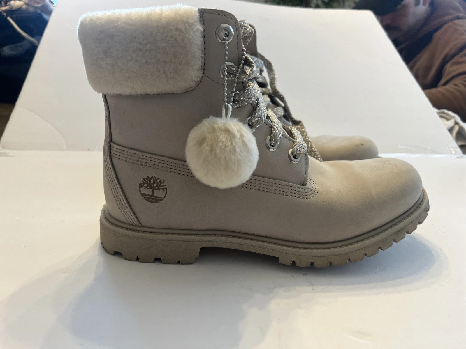 Stivali Timberland donna 10 abbellimenti Pom Pom. Beige Nuovo senza scatola.