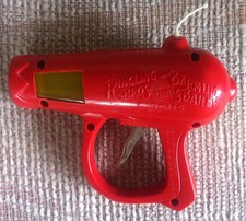 VINTAGE 6" RINGLING BROS BARNUM  BAILEY TOY FRICTION SPARK SPACE RED RAY GUN