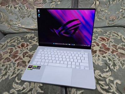 ASUS ROG Zephyrus G14 Ryzen 7 8845HS RTX 4050 16GB 1TB 3K 120Hz OLED Laptop