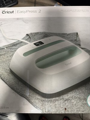Cricut 2006808 EasyPress 2 Heat Press Machine 400  9x9in - Mint