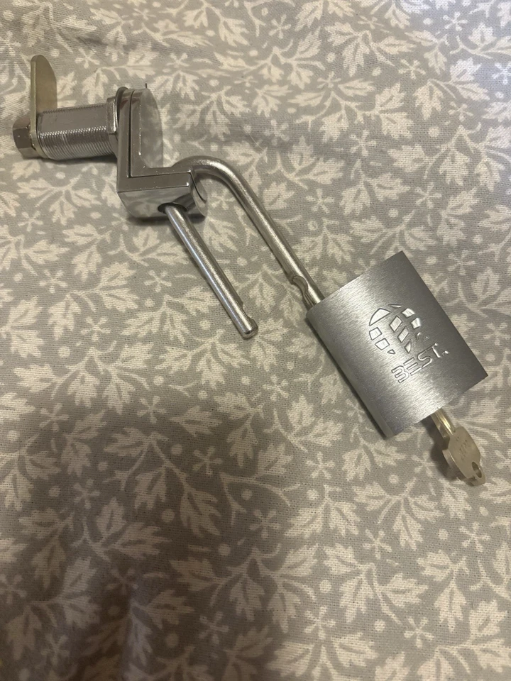 BEST 41B722L Removable Core Padlock SFIC w/L Core & 2 Keys & 1 3/8" Camlock - Image 2 of 4
