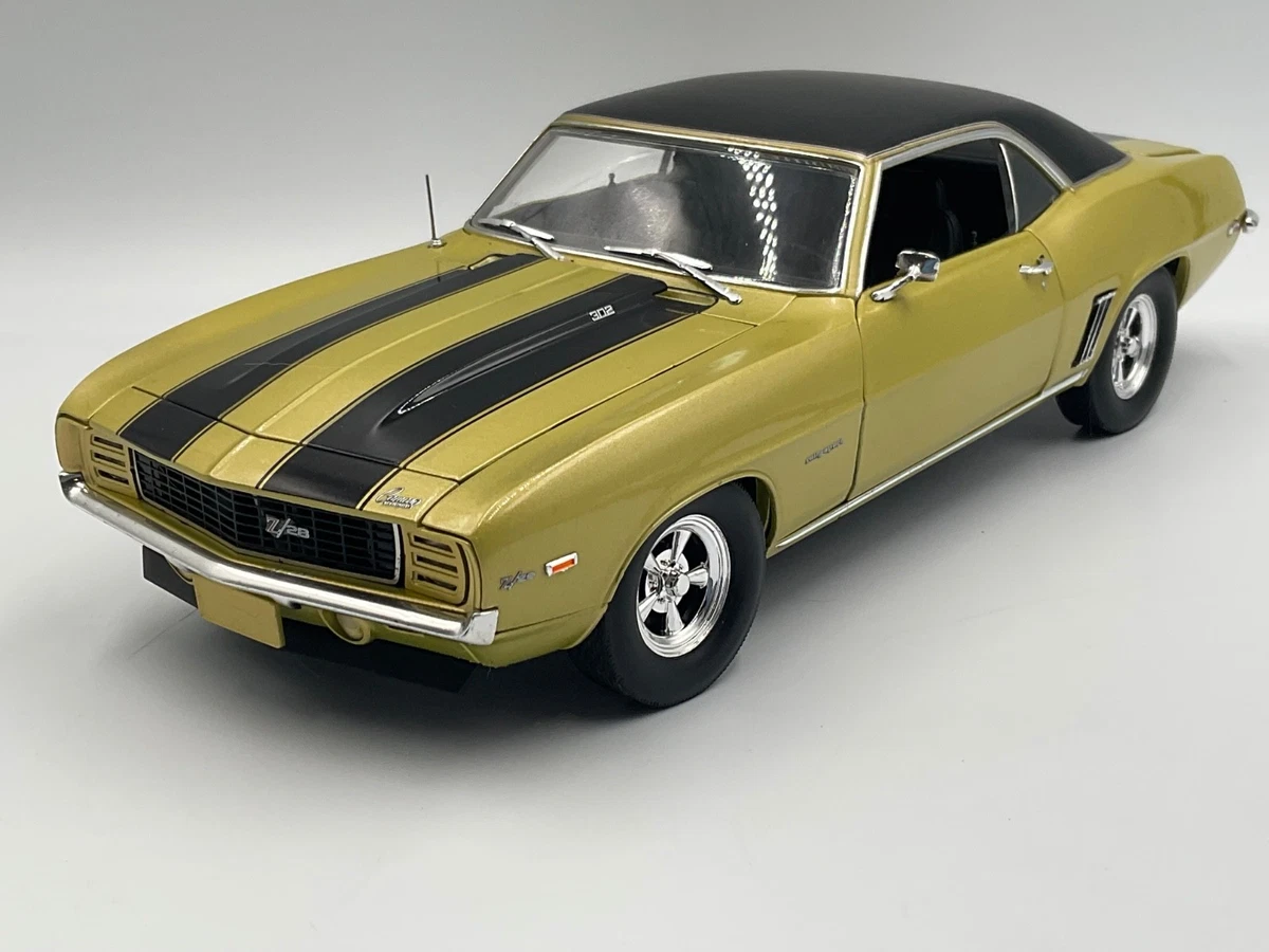 Chevrolet Camaro 1:18 Scale 1969 Vehicle Year Contemporary