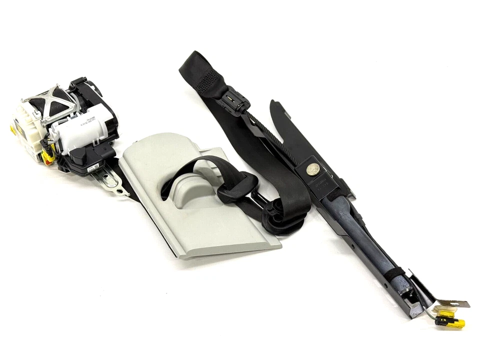 2015-2020 AUDI A3 S3 RS3 DRIVER FRONT LEFT SEAT BELT BLACK W/ TENSIONER OEM - Image 2 of 4