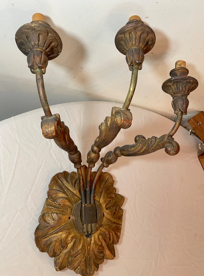 Aplique de pared electrificado de madera dorada italiano antiguo ornamentado siglo XIX Foto 3 de 4