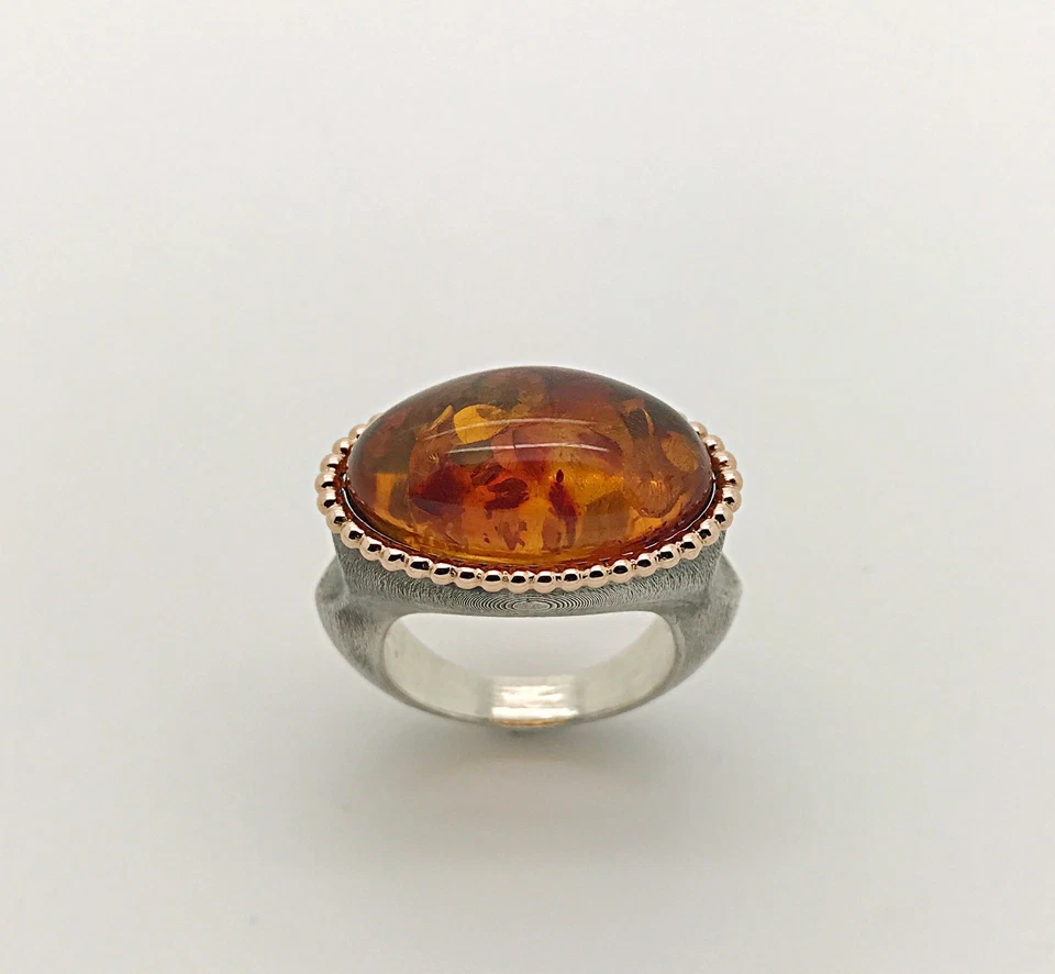 Anillo de cóctel Boho natural ámbar del mar Báltico plata y oro rosa Foto 3 de 4