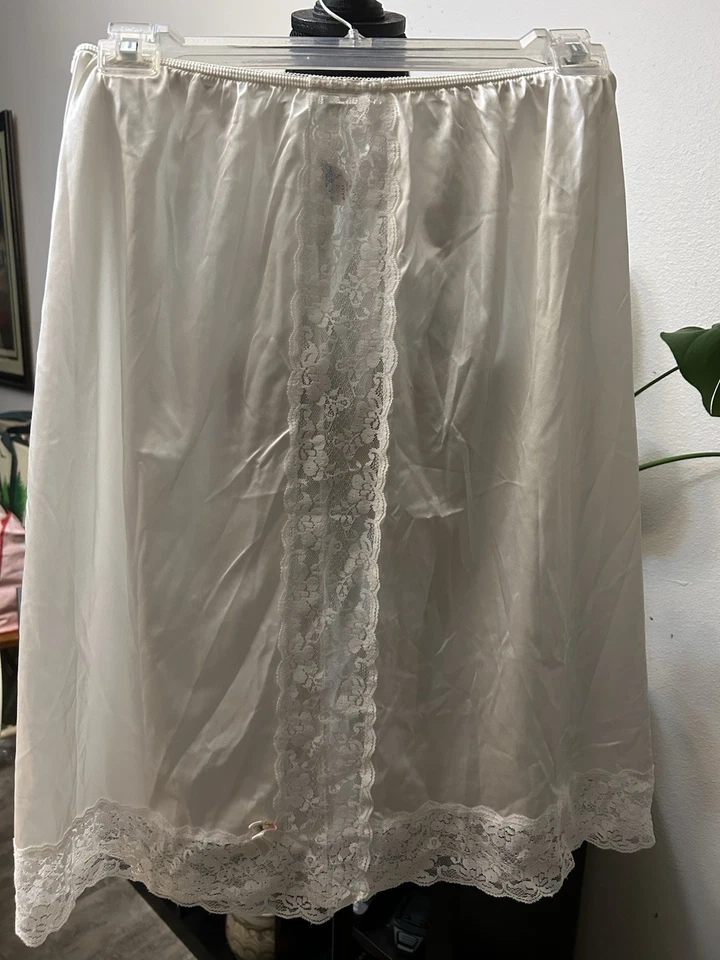 De Colección Forma Perfecta Off White Encaje Ribete Satinado Slip con Acento Floral XL Hecho en EE. UU. Foto 4 de 4