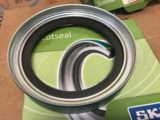 ONE GENUINE OEM SCOTSEAL SKF OIL SEAL 39380 / Cr-39380 Chicago Rawhide