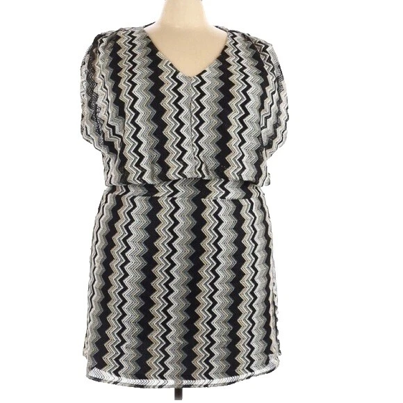 女式纽扣连衣裙