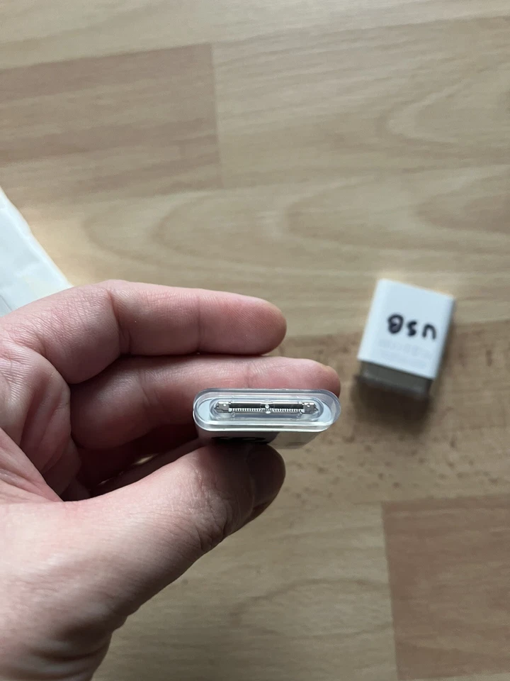 Apple iPad Camera Connection Kit - Weiß (MC531ZM/A) - Bild 4 von 4