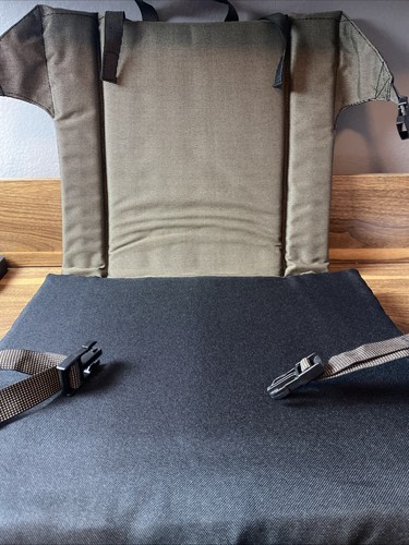 Eagle Peak Deluxe 3 Way Stadium cushion Set Of 2 Great Condition - Picture 2 of 4