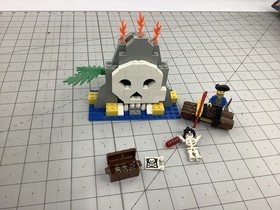 LEGO Pirates: Volcano Island (6248) - missing  1 piece w/o Box or Instructions
