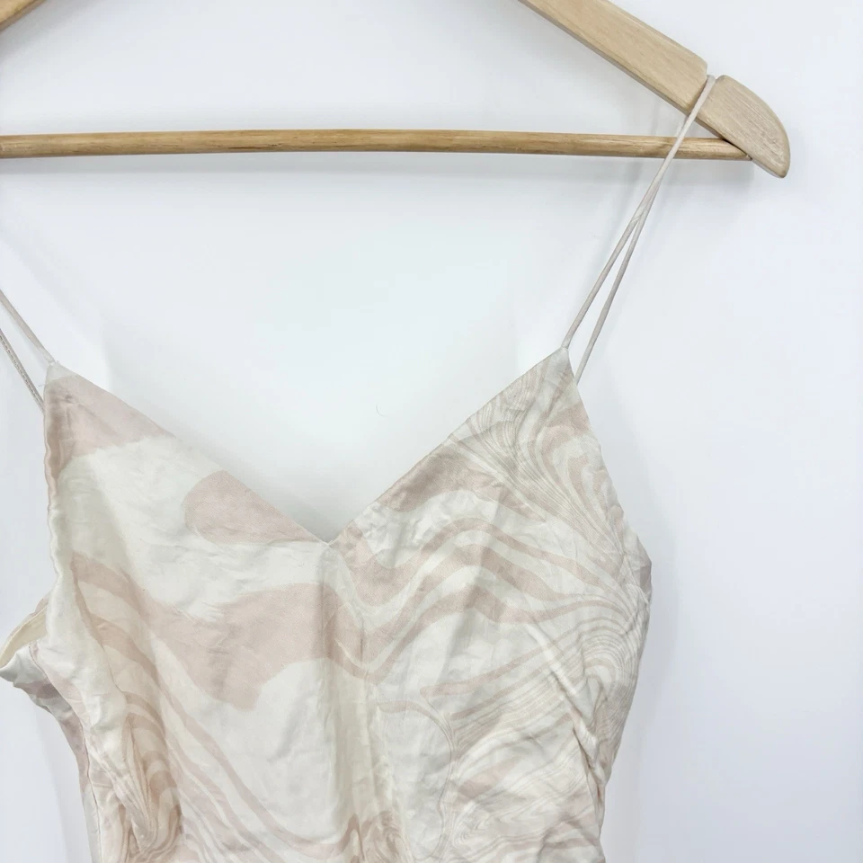 Camiseta sin mangas Cami NYC de seda XSpequeña cápsula de lujo suave niña parisina caprichosa etérea Foto 4 de 4