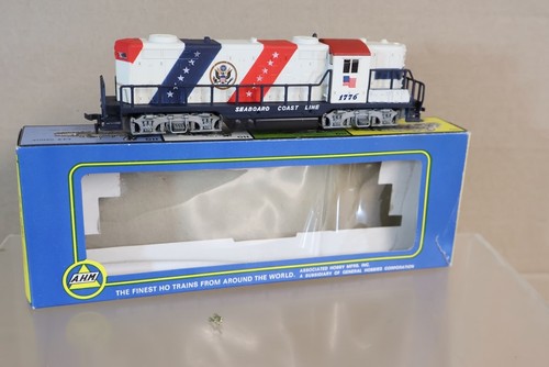 AHM 5012 ND Locomotora Diésel HO Seaboard Coast Line GP-18 Blanca | Condition: Usado