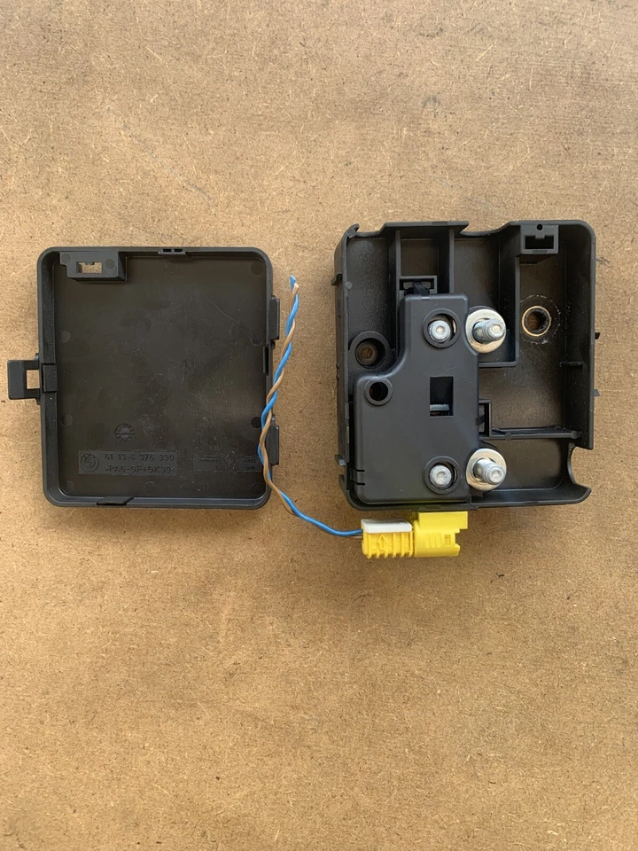 2000 BMW 323ci 328ci Trunk Boot Battery Power Cable Fuse Junction Box w/ cable - Image 3 of 4