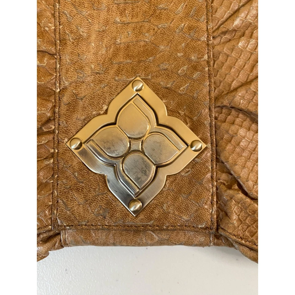 Bolsa de ombro vintage BCBGMAXAZRIA mini trava de giro bolsa de ombro conhaque Y2K clube festa - Imagem 4 de 4