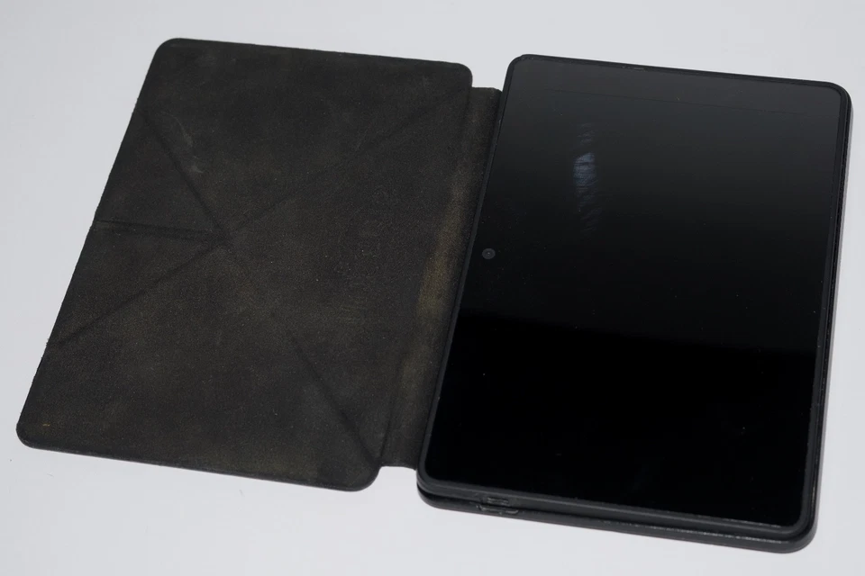 Kindle Fire HDX 3rd Generation 16GB 7 inch screen Bundle with magnetic cover - Image 4 of 4