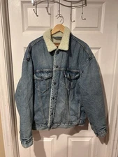 Levi’s Sherpa Trucker Jacket NEW With Tags ( SIZE LARGE )