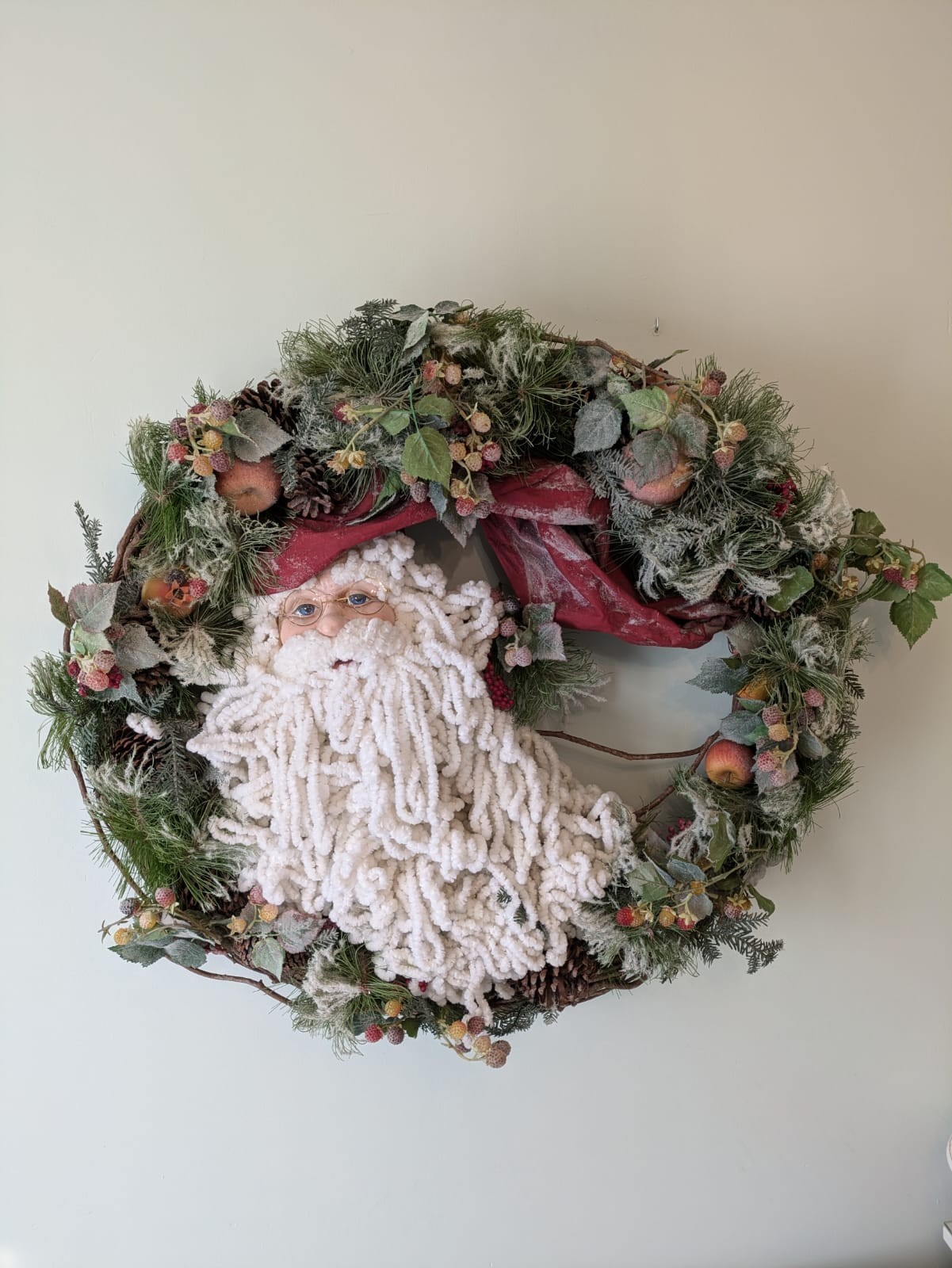 Couronne de Noël vintage Père Noël pour sublimer la porte d'entrée de votre maison