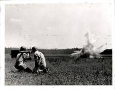 LD316 Foto Original EJÉRCITO DESCUBRE SU ARMA SECRETA Bazooka Anti Tanque Power