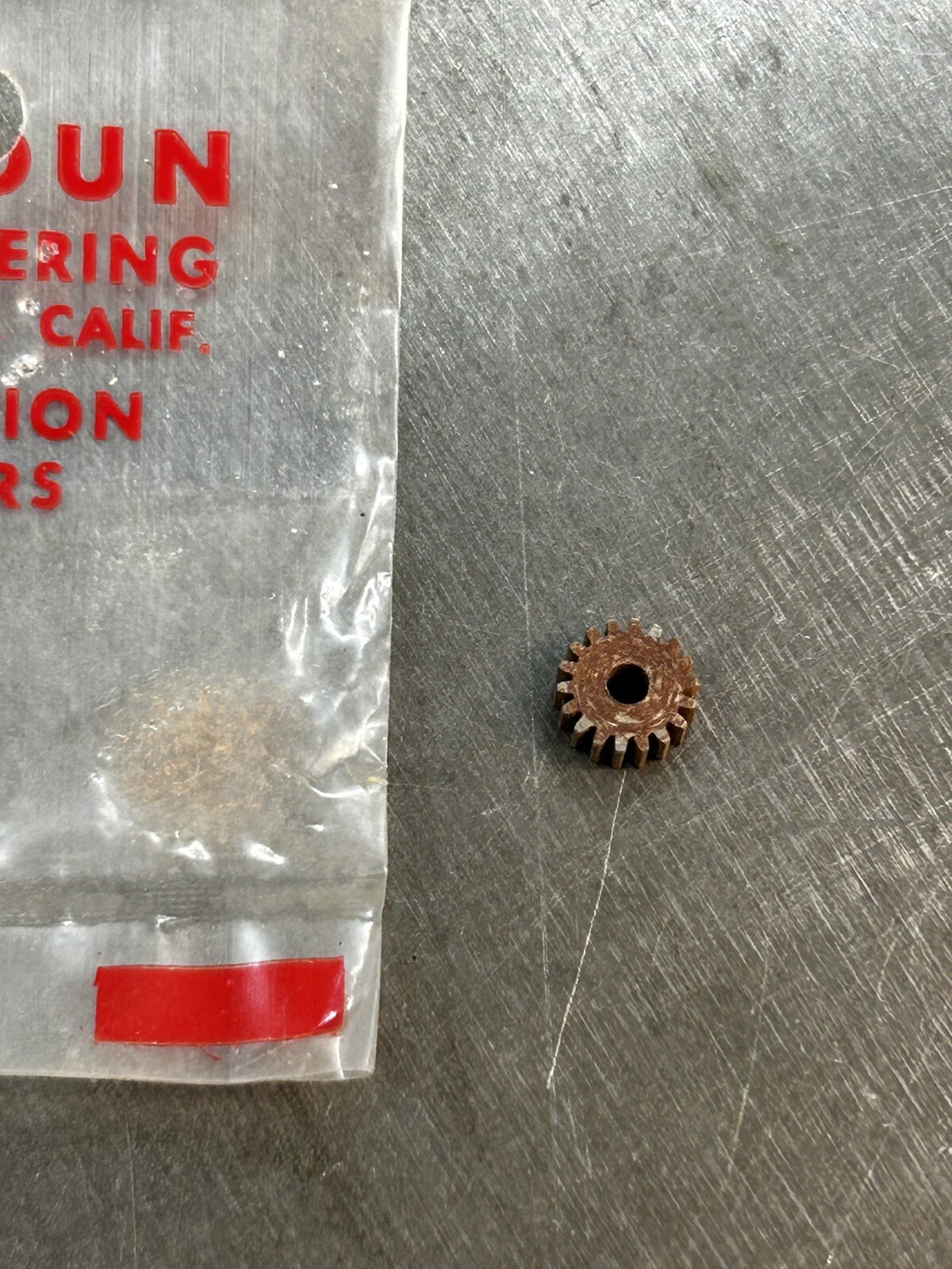 QTY 1 WELDUN STEEL PINION GEAR 64 PITCH 18 TEETH .093" BORE FOR SLOT CAR MOTOR