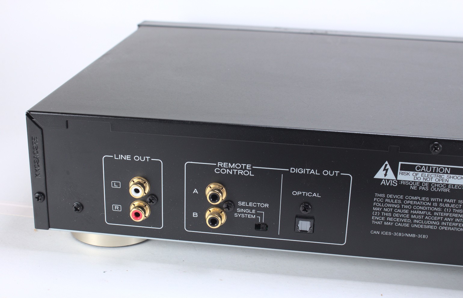 TEAC CD-P650 Compact Disc Player with iPod/USB MP3 w/ Remote