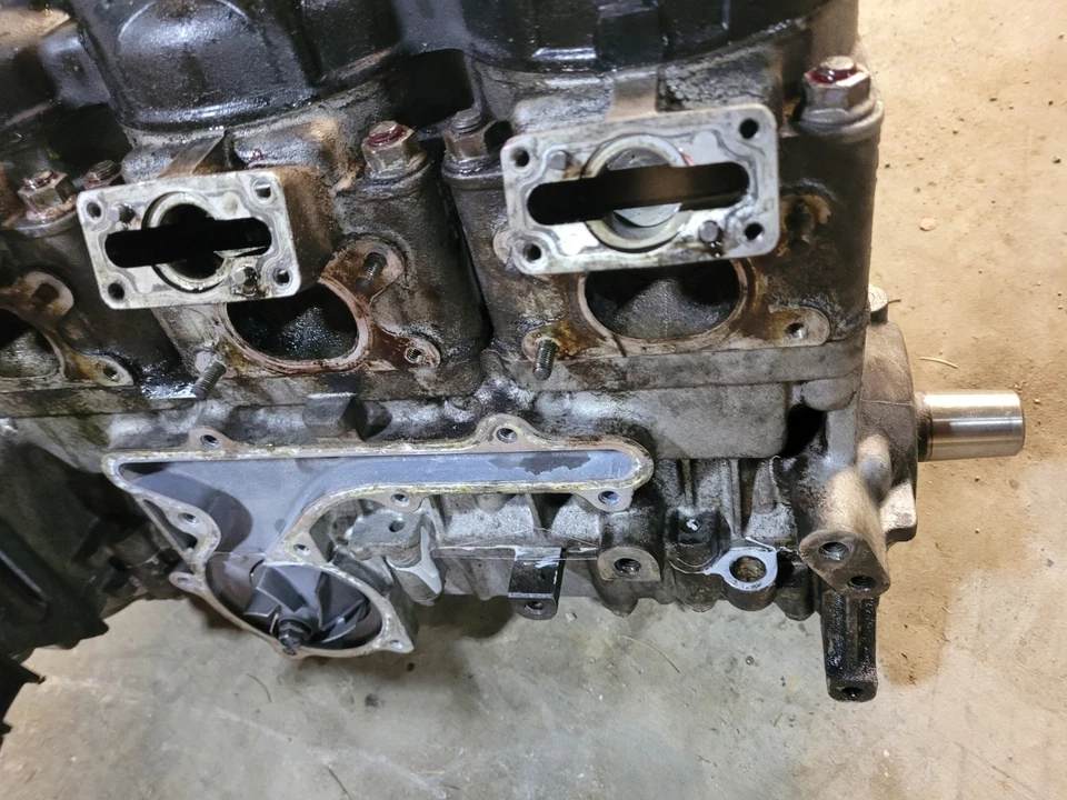 Двигатель Yamaha черный 2002-2006 SX Viper Mountain ER 700 OEM 8DF-15100-10-00 - Изображение 2 из 4